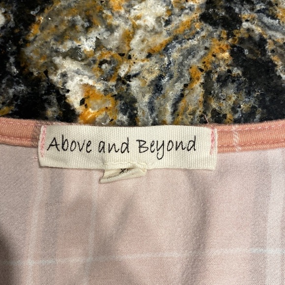 O womens Above and Beyond casual stretch button up cap sleeve shirt XL - Picture 3 of 4